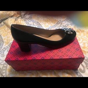 BRAND NEW Tory Burch leather Janey Pump size 8.5